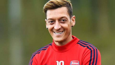 Məsut Özil Bakıda futbol akademiyası açacaq