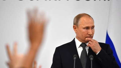 Putin G20 sammitinə getməyə tərəddüd edir