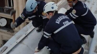 İntihara cəhd edən şəxs xilas olundu