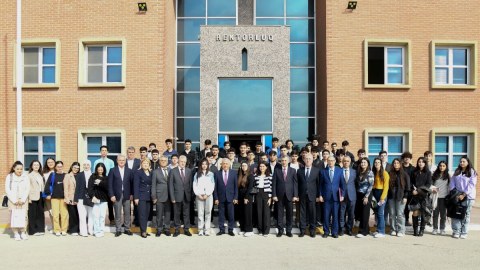 Rektor yüksək balla qəbul olan tələbələrlə görüşüb - FOTO
