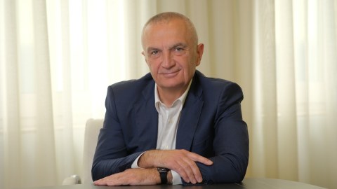 Sabiq prezident saxlanıldı