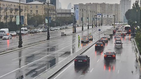 Heydər Əliyev prospektinin əsas yolu bağlandı - FOTOLAR