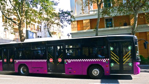 Yağışa görə bu avtobusların hərəkət istiqaməti dəyişdirildi