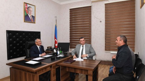 Rövşən Rzayev vətəndaşları qəbul edib - FOTO