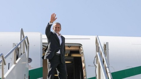İran prezidenti Rusiyaya getdi – Putinlə də görüşəcək 