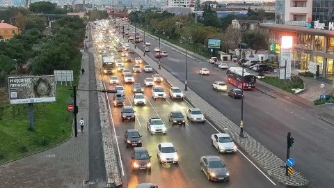 13 yolda tıxac var - SİYAHI