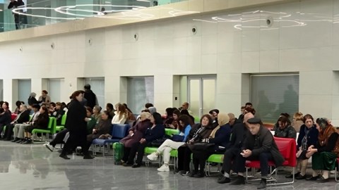 Xəstəxanalarda uzun növbələr yarandı – VİDEO 