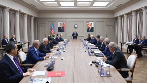Baş nazir məmurları topladı: yağışın fəsadları müzakirə olundu