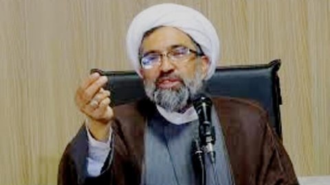 İranda cümə imamı güllələndi