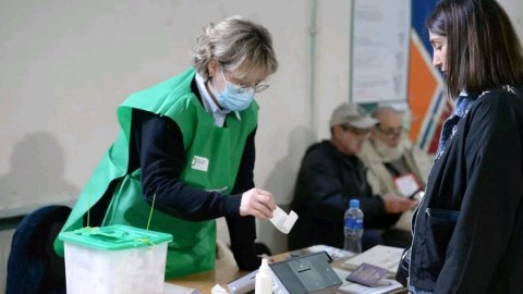 Gürcüstanda seçki başa çatdı: səslər sayılır