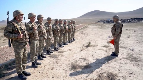 Hərbi vəzifəlilər təlimdə atəş açdılar - VİDEO