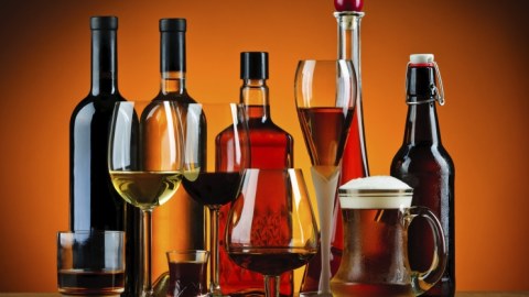 Alkoqollu içkilərlə bağlı qanun qəbul edildi