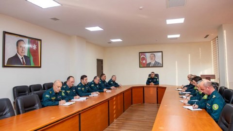 DSX rəisi aeroportda&nbsp;xidməti müşavirə keçirdi - FOTO