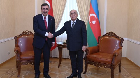 Əli Əsədovdan Cevdet Yılmaza təbrik