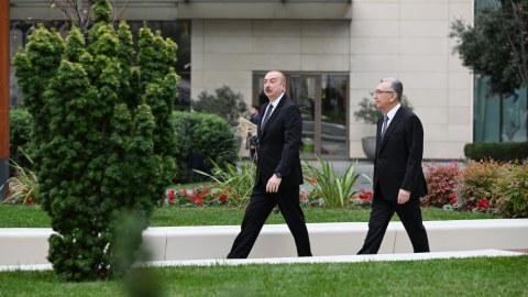 Prezident Bakıda yeni salınan parkda - FOTOLAR
