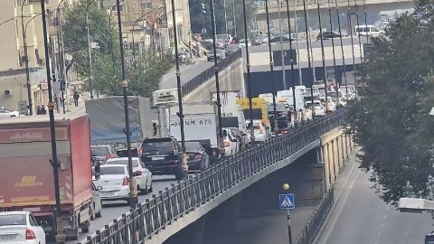 Bakıda yol qəzası tıxaca səbəb oldu