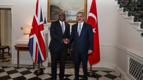 Türkiyə və Britaniya XİN rəhbərləri görüşüb