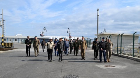 Hərbi attaşelər Bakı Beynəlxalq Dəniz Ticarəti Limanında