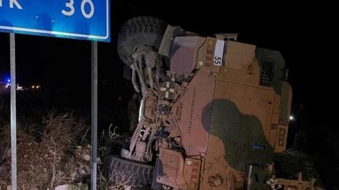 Türkiyədə zirehli maşın aşdı - 10 əsgər yaralandı