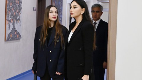 Birinci xanım və ailə üzvləri Talassemiya Mərkəzində - FOTO