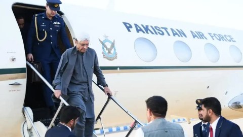 Pakistan Prezidenti yıxıldı: ayağı sındı