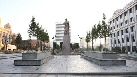 28 May stansiyasının qarşısı belə görünür - FOTOLAR
