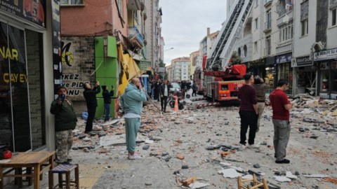 Türkiyədə yaşayış binasında partlayış - 1 ölü, 17 yaralı