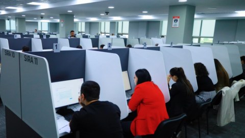 Dövlət qulluğu imtahanında uğur qazanmış namizədlərə sertifikat verilir