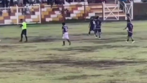 Futbolçunu ildırım vurub öldürdü - Anbaan görüntülər