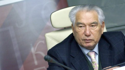 Güllələnmiş atanın oğlu - Çingiz Aytmatovun&nbsp;şəcərəsi, ailəsi, sevdiyi qadınlar... - MARAQLI