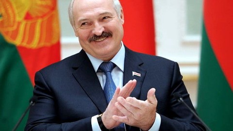 Lukaşenko Trampı bu sözlərlə təbrik etdi