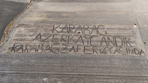 Traktorla "Qarabağ Azərbaycandır" yazdı - VİDEO