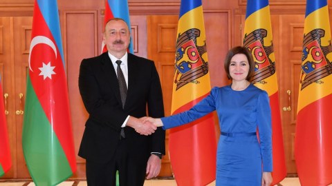 İlham Əliyev Maya Sandunu TƏBRİK ETDİ