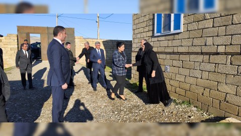 İcra başçısı şəhid ailəsini ziyarət etdi - FOTO