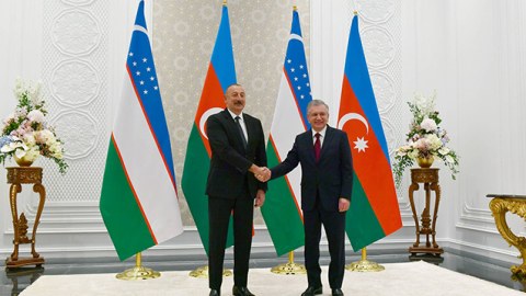 Şavkat Mirziyoyev İlham Əliyevi təbrik etdi