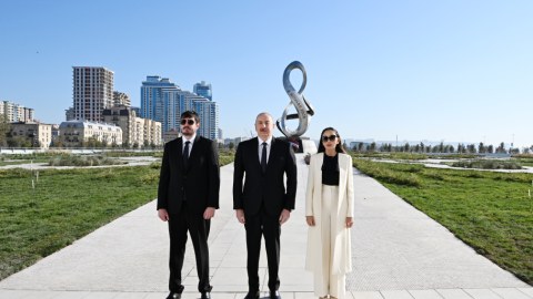 Prezident və ailə üzvləri Zəfər parkının AÇILIŞINDA