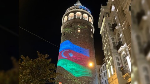 Bayrağımız Qalata qülləsində - FOTO