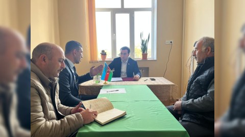 Deputat sakinlərin problemlərini dinlədi