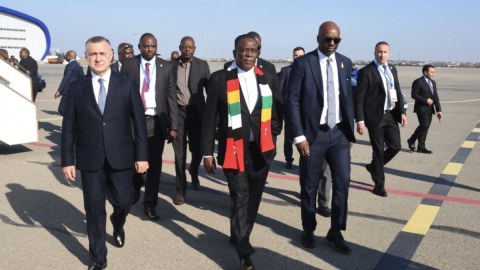 Zimbabve Prezidenti Azərbaycana gəldi
