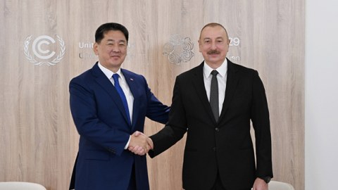 İlham Əliyev Monqolustan Prezidenti ilə görüşüb - FOTO