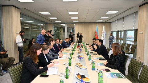 Belçika Baş naziri Bakı limanında - FOTO