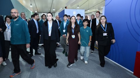Leyla və Arzu Əliyevalar sərgidə - FOTOLAR