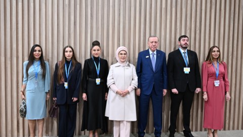 Ərdoğan və xanımı Prezidentin ailə üzvləri ilə bir arada - FOTO