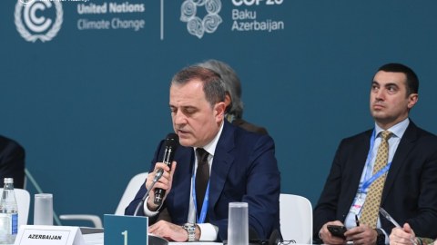 Ceyhun Bayramov dəyirmi masada ÇIXIŞ EDİB