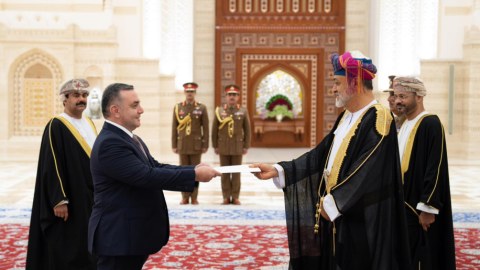 Yeni səfir etimadnaməsini sultana təqdim etdi