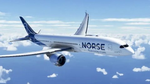 Norveç təyyarəsi Bakıya təcili eniş etdi