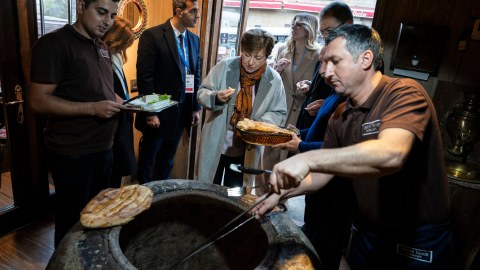 BVF rəhbəri Bakıdan zövq alıb - FOTO