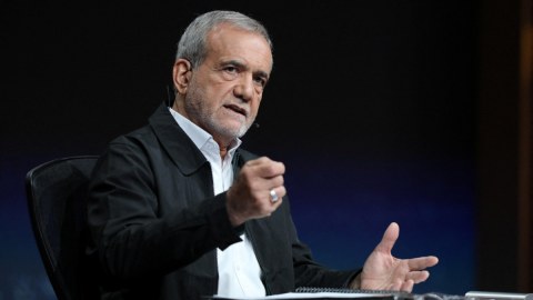 Pezeşkian qadınlara qarşı mübarizəyə başlayır: Yeni "həbsxanalar" YARADILIR