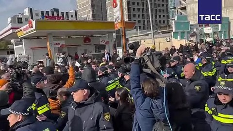 Gürcüstan Seçki Komissiyası qarşısında QARŞIDURMA - VİDEO