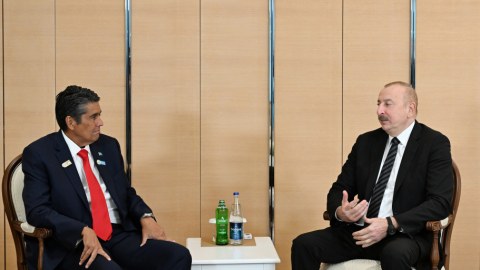 İlham Əliyev həmkarı ilə görüşüb